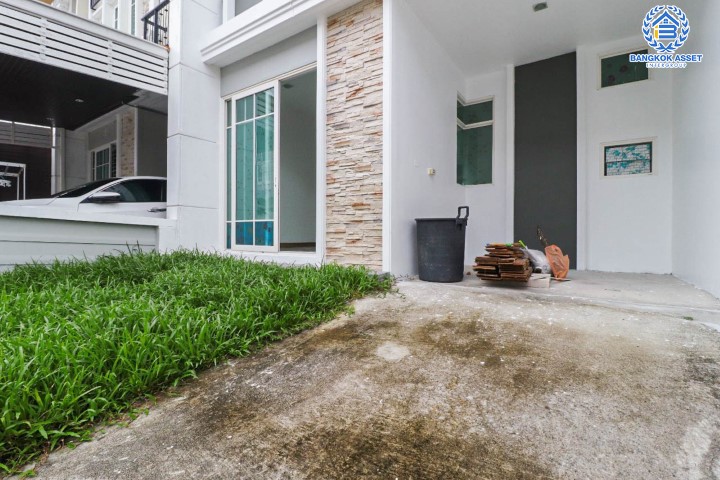 ทาวน์เฮ้าส์มือสอง โครงการ โกลเด้นซิตี้ ปิ่นเกล้า-จรัญสนิทวงศ์ เนื้อที่ 18.50 ตร.ว. ฟังก์ชัน 3 ห้องนอน 2 ห้องน้ำ 1 ที่จอดรถ บ้านสภาพสวย พร้อมเข้าอยู่ ทำเลดีเชื่อมต่อถ.บางกรวย-ไทรน้อย, ราชพฤกษ์, นครอินทร์ ใกล้รถไฟฟ้าสายสีแดงอ่อน "สถานีบางบำหรุ" สายสีน้ำเงิน "สถานีบางอ้อ" และใกล้จุดขึ้นทางด่วน "ศรีรัช"